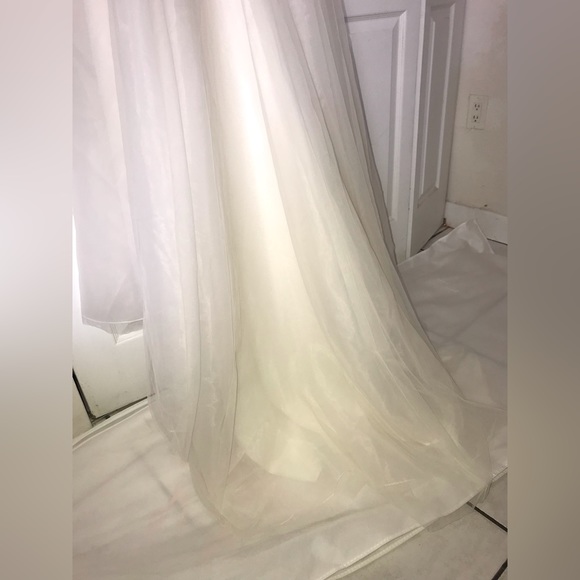 Galina Signature Wedding Dress - Picture 8 of 10